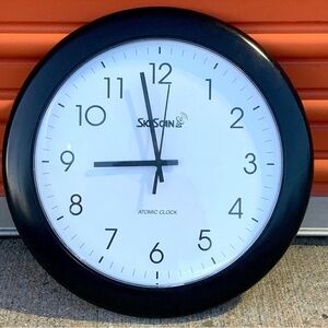 Lacrosse SkyScan 28600 Wall Mounting Digital Analog Atomic Clock